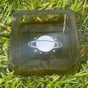 Resin made ash tray with alcohol ink